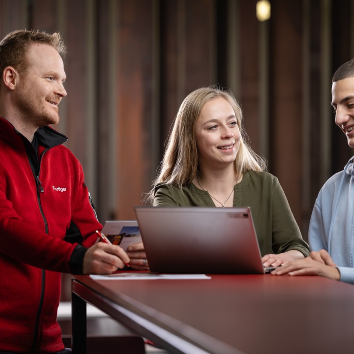 Ausbildung KV (Grossniklaus Stefan, Grossglauser Elena, Berisha Fabian)